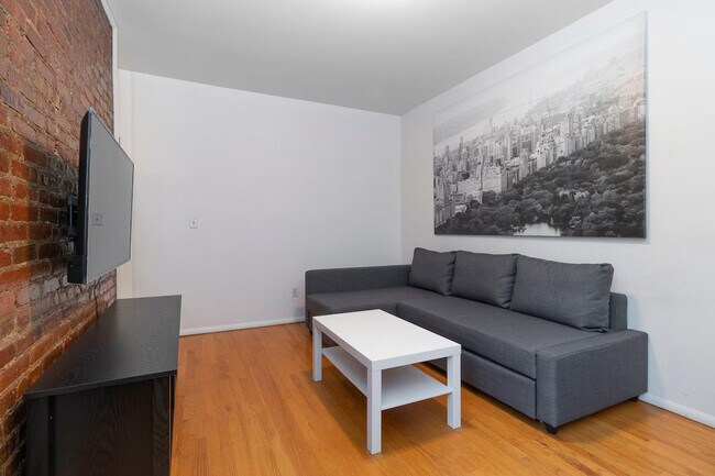 331 E 92nd St unit ID1058692P, New York, NY 10128 - photo 4