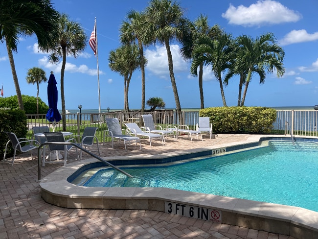 Siesta Towers unit 3D, Sarasota, FL 34242 - photo 4