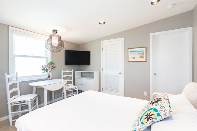 930 Pueo St unit Furnished Studio Ret, Honolulu, HI 96816 - photo 6