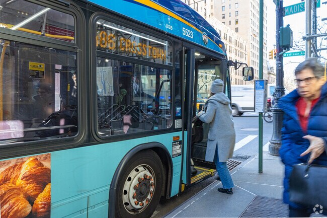 The M86 connects the Upper East Side with the Upper West Side of Manhattan.