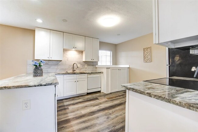 2101 Fountain View Dr unit B, Houston, TX 77057 - photo 4