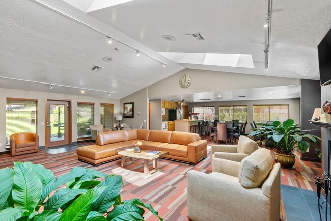 Creekside Apartments, Clackamas, OR 97015 - photo 2