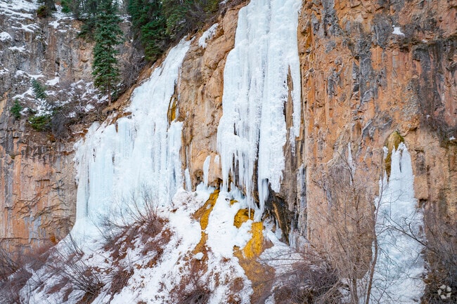 Hidden within Rifle Mountain Park, the magical ice caves and frozen waterfalls create a breathtaking winter wonderland. Towering icicles and shimmering blue ice formations transform the rugged cliffs into a surreal scene, drawing climbers, photographers, and adventurers to this icy paradise.