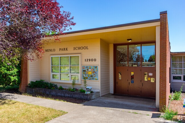 Main entrance to Menlo Park School.