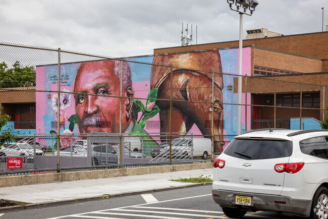 George Washington Carver Elementary School is a well rated public school in Newark, NJ.