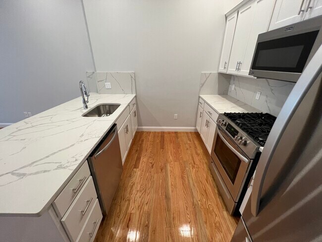 122 Cross St unit 4, Somerville, MA 02145 - photo 6