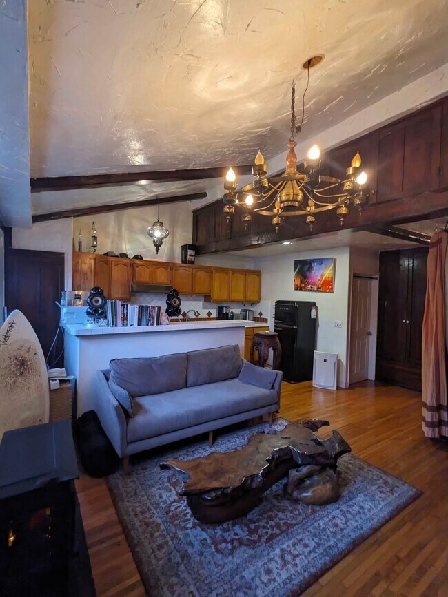 12621 Victoria Ave, Los Angeles, CA 90066