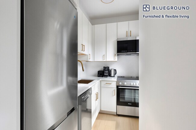 244 W 72nd St unit FL4-ID2065, New York, NY 10023 - photo 4