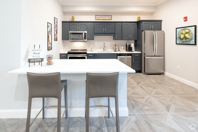 Shady Oaks, West Warwick, RI 02893 - photo 3