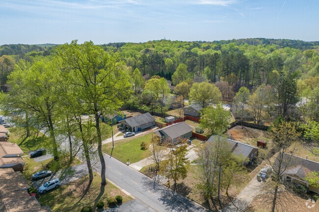 Glenrose Heights is a suburban neighborhood in South Atlanta with an abundance of shade trees.