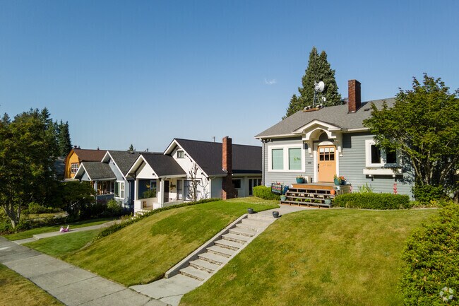 Craftsman cottages are popular in Port Gardner.