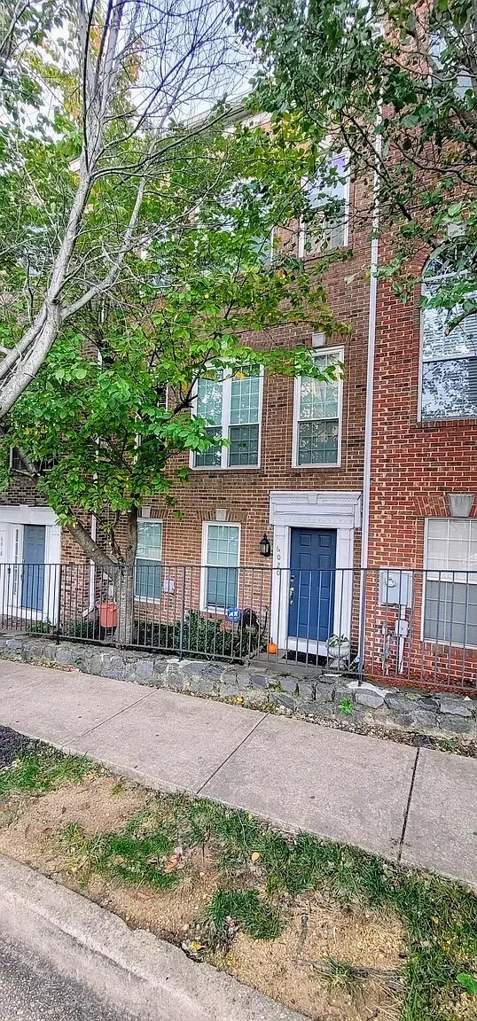 6020 Lincolnia Rd, Alexandria, VA 22312