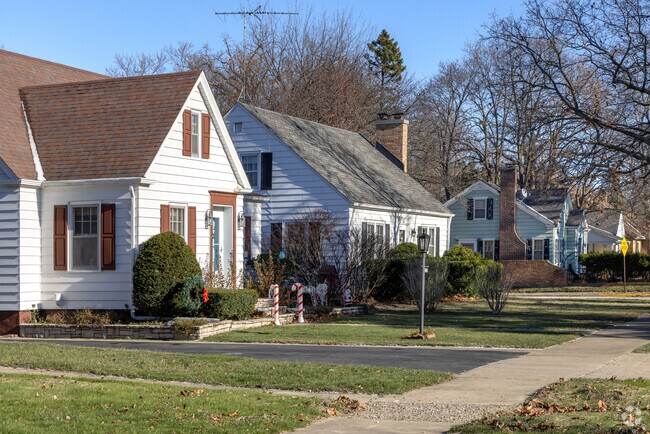 Waukegan homes styles include ranch, split-level, and cottage.