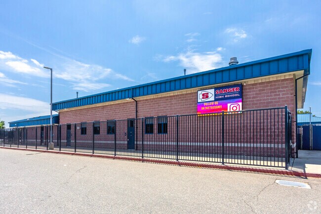 Sanger High School serves grades 9-12 in Sanger.