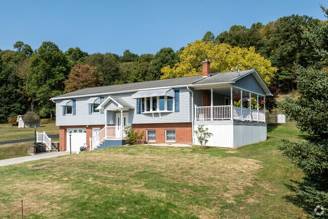 Split level home are common in the West Taylor neighborhood.