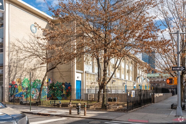 PS 038 encourages students to reach their full potential in Boerum Hill.