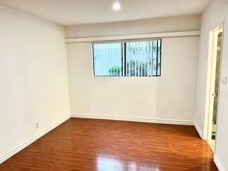 11717-11725 Montana Ave, Los Angeles, CA 90049