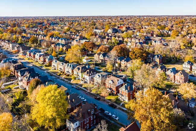 Academy’s charming streets are lined with picturesque homes and an inviting neighborhood atmosphere.