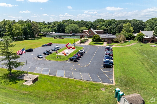 The student population of Evansville Day School is 253.