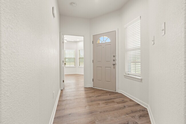 525 E Spring Valley Rd unit 1401, Hewitt, TX 76643 - photo 4