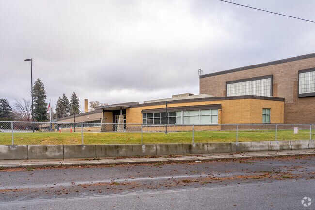 Pasadena Park Elementary is located near other public parks in the area.