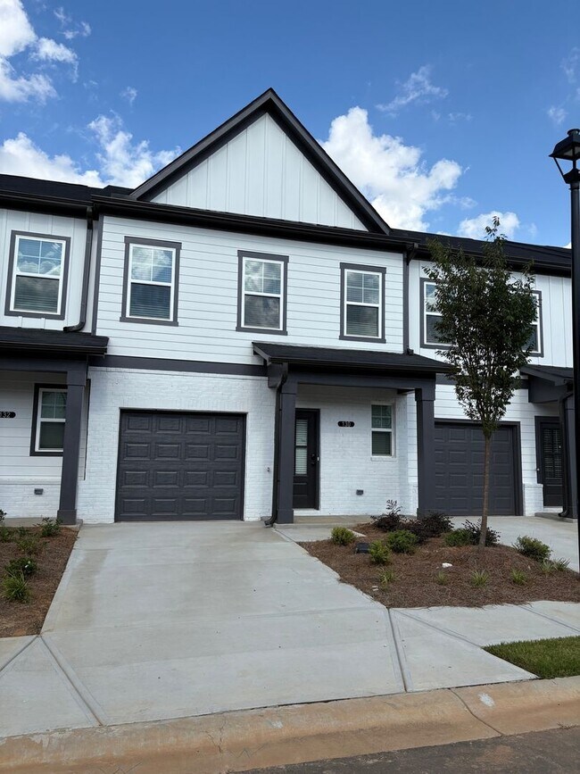 130 Lauren St, Adairsville, GA 30103