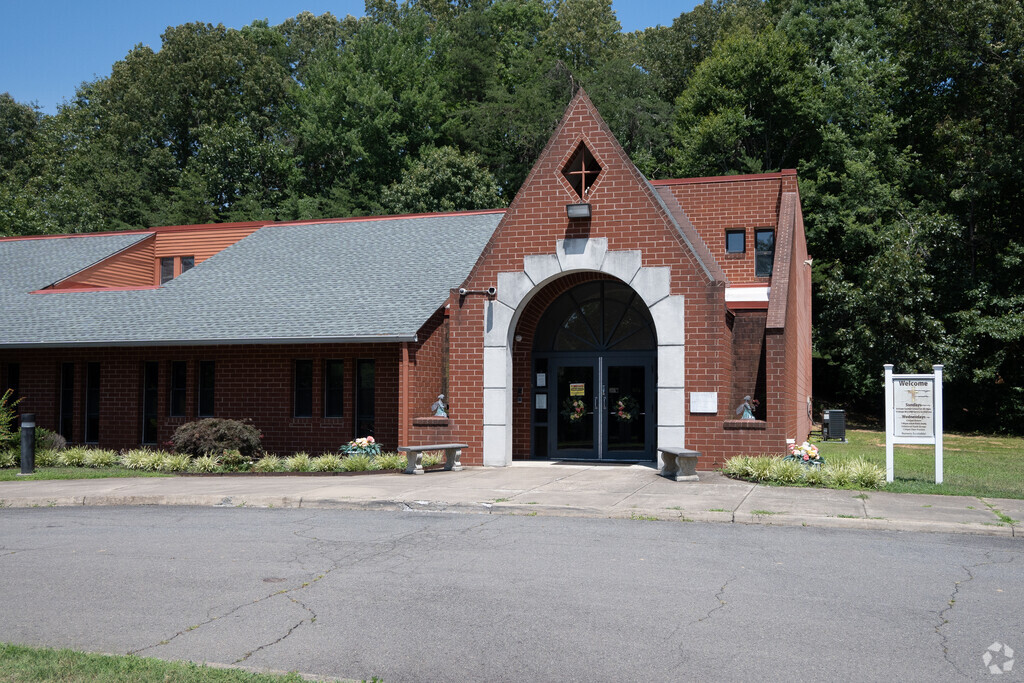 Calvary Christian School is in the Triangle neighborhood of Virginia.