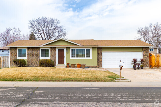 Wide ranch homes with a splash of color can be seen in Highlands.