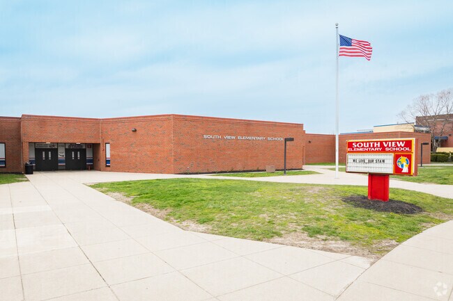 South View Elementary is a public school in Muncie with a 13 to 1 student teacher ratio.