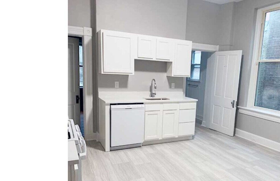 3210 Bishop St unit 3210-01, Cincinnati, OH 45220 - photo 1