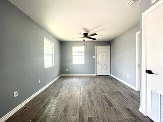 2500 W Maple Ave, McAllen, TX 78501