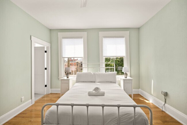 1918 Vine St unit ID1315619P, Cincinnati, OH 45202 - photo 2