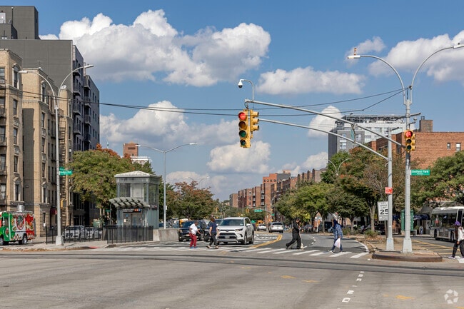 Welcome to the Fordham Manor community a urban community with a family feel.