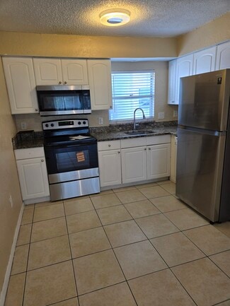 2015 S Tuttle Ave, Sarasota, FL 34239