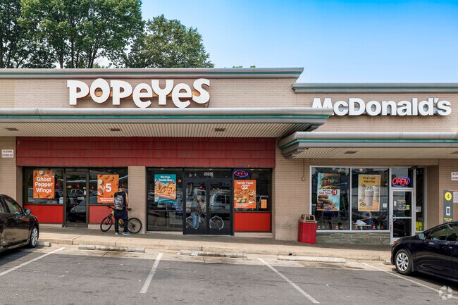 When hunger strikes, residents of Columbia Forest have plenty of options for food and drinks.