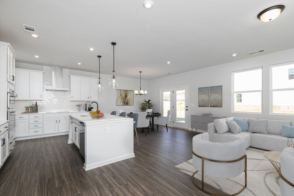 121 Chattahoochee Cir, Locust Grove, GA 30248 - photo 1