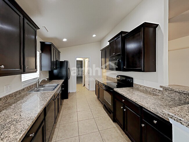 10710 Standing Stone Dr, Wimauma, FL 33598 - photo 7