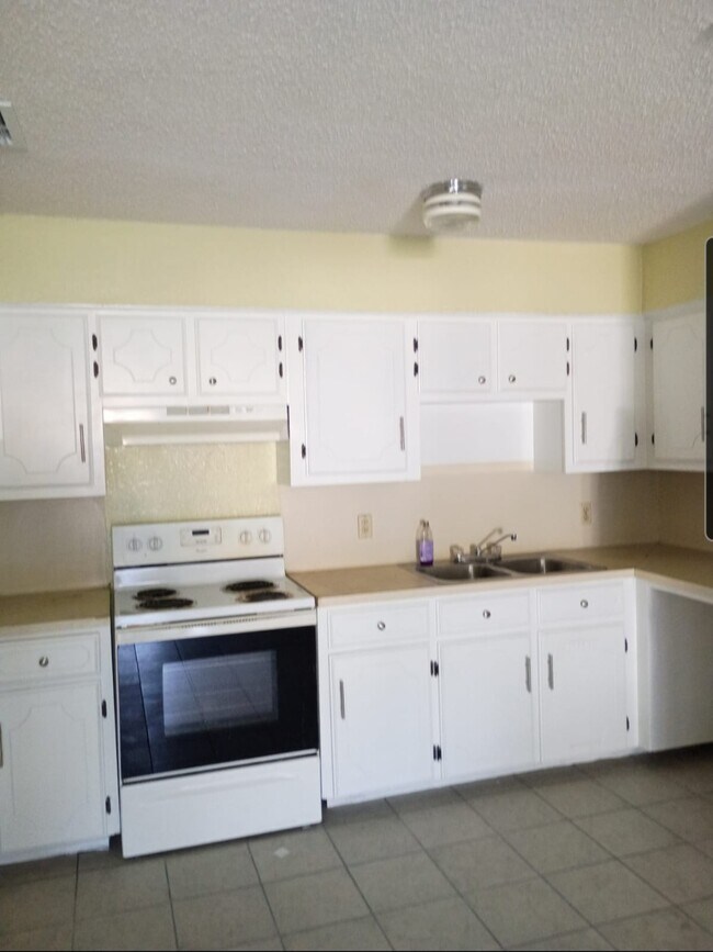 805 W 24th St unit 2, Mission, TX 78574 - photo 4