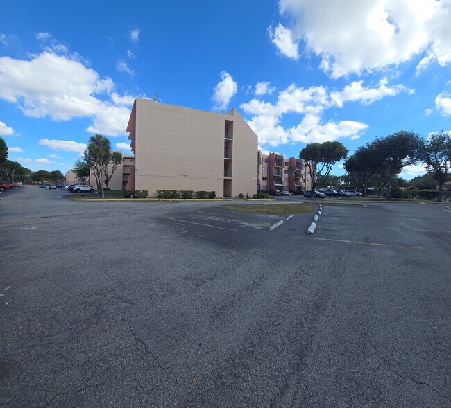 Ramblewood Condominium, Miami, FL 33183 - photo 2