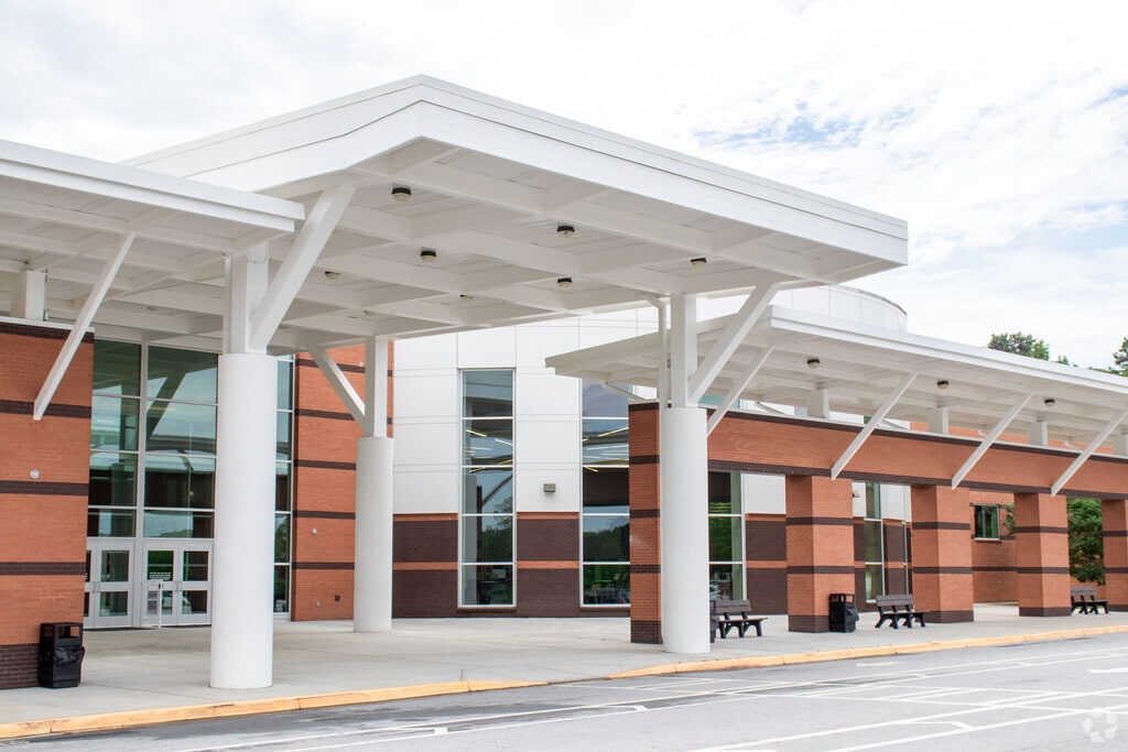 Main entrance to Discovery High School in Lawrenceville, Lawrenceville GA