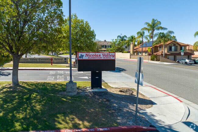 Welcome to Nicolas Valley Elementary School in Winchester-Silverhawk.