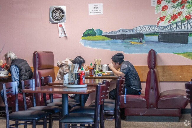 Pho Liu, a short drive from Linde Hill Park, is a great spot to grab some lunch with friends.