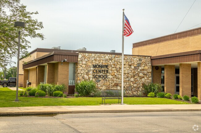 Monroe Center School