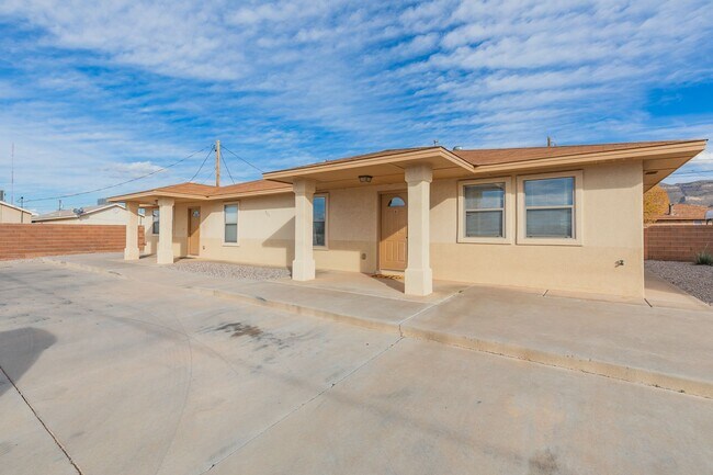 711 S Florida Ave unit 711 S Florida Ave Un, Alamogordo, NM 88310 - photo 3