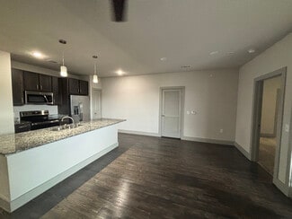 20400 Marketplace Ave Unit b3, Kyle, TX 78640