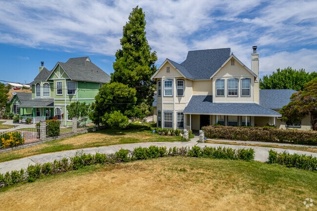 You will find a variety of home styles in Apple Valley