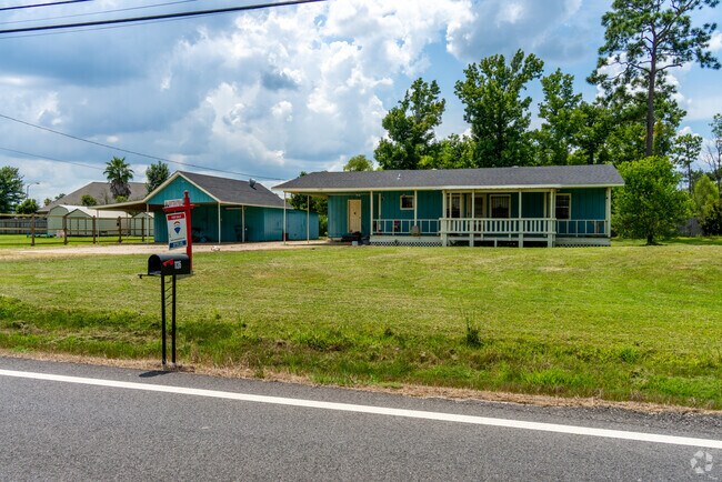 Explore a variety of charming houses in Gillis, perfect for every lifestyle.