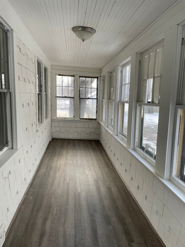 592 E Montcalm St, Pontiac, MI 48342 - photo 4