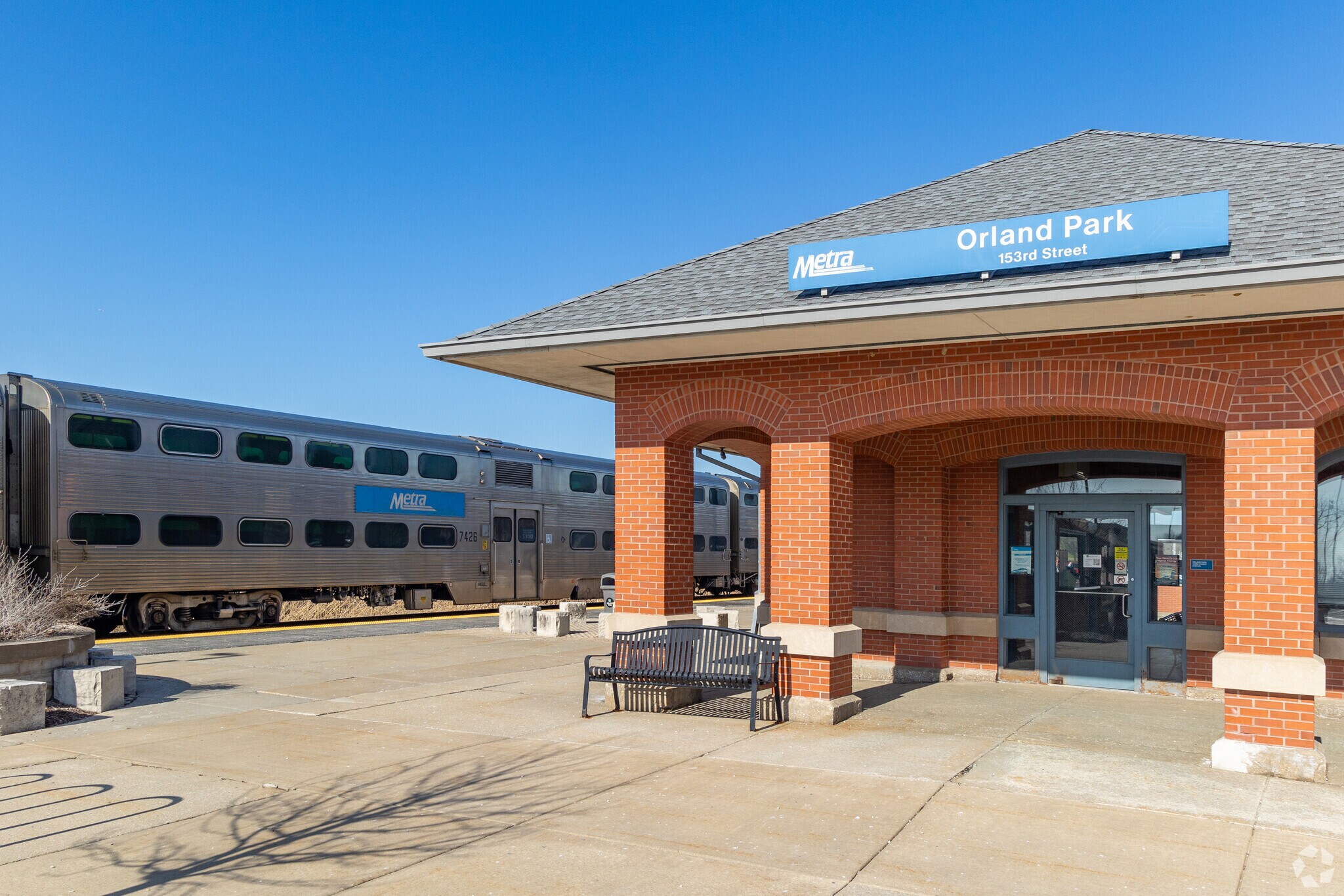 Central Orland commuters are close to 2 Metra Stations that can take them into Chicago.