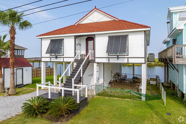 Raised cottages are popular in Big Branch-Fritchie Marsh.